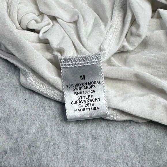 Carly Jean Los Angeles Women's White V-Neck Top - Picture 3 of 5